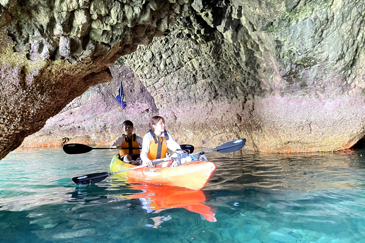 西伊豆シーカヤック　青の洞窟にインしましょう